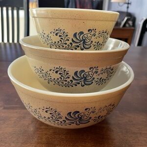 Vintage PYREX Cream and Blue Bowls 403 402 401